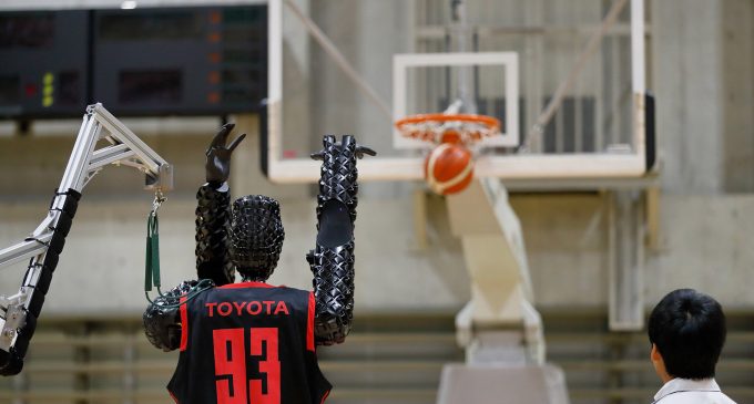 Toyota’nın robot basketbolcusu
