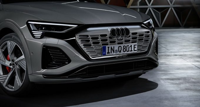 Audi logosunu yeniledi