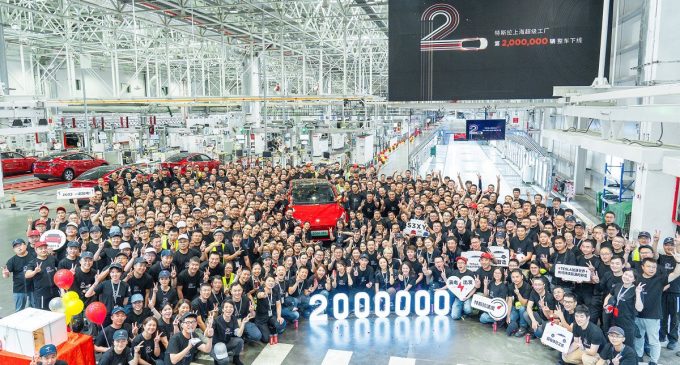 Tesla Çin’de ‘2 milyon’ dedi